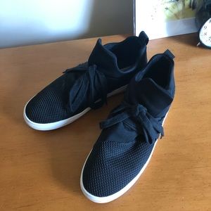 Steve Madden Black Platform Tie Shoes